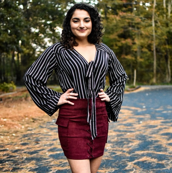 LACE-UP VEGAN SUEDE BODYCON MINI SKIRT in burgundy - Picture 2 of 8